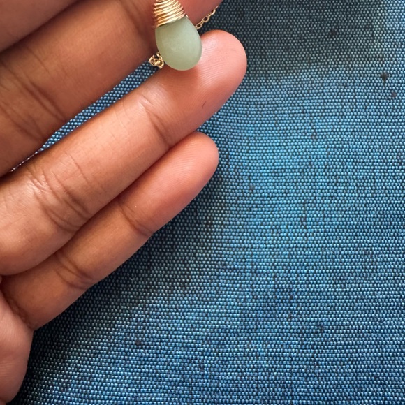 Elegant Gold Necklace with Green Pendant - Picture 3 of 5